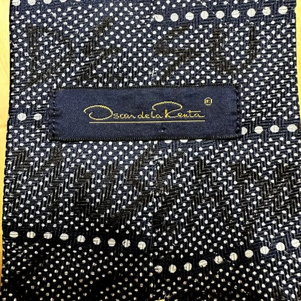 Oscar de la Renta Tie Pointed Polka Dot Blue White One Size